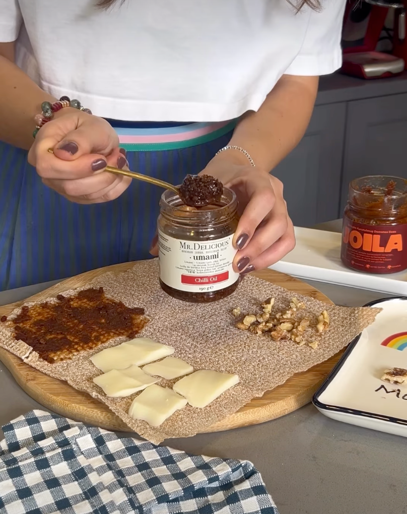 Acılı Domatesli Lavaş Tost Tarifi